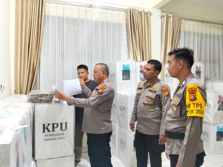Keamanan Logistik Pilkada 2024 Terjamin! Kapolsek Kampar Kiri Cek Gudang Logistik