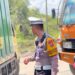 Jalan di XIII Koto Kampar Amblas” Kasat Lantas AKP Vino Turun Langsung ke TKP