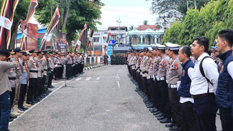 Kapolres Kuansing AKBP Pangucap Pimpin Apel Pengamanan Rapat Rekapitulasi Suara Pilkada Serentak 2024 di Tingkat Kabupaten