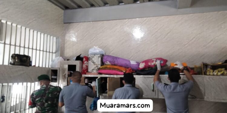 Tindaklanjuti Arahan Menteri Imipas, Lapas Narkotika Rumbai Gelar Razia Insidentil