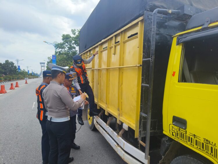 Dalam rangka Program “Bung Selamat” Sat Lantas Polres Siak berkolaborasi dengan Dinas Perhubungan Kabupaten Siak