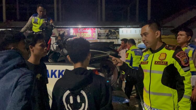 Satlantas Polres Kampar Berhasil Bubarkan Balap Liar di Gerbang Tol Bangkinang, 9 Kendaraan Diamankan!