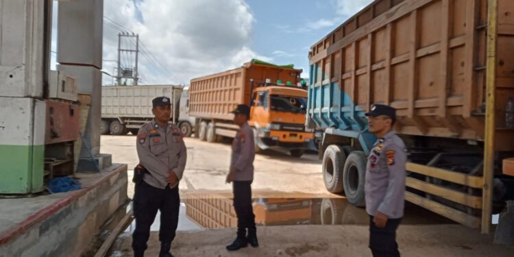 Polres Siak Laksanakan Pengamanan di Sejumlah SPBU Jelang Nataru