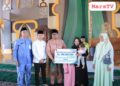 Plh Sekda Kota Pekanbaru, Zarman Chandra, Menyerahkan Bantuan Santunan Kematian Kepada Dua Pegawai