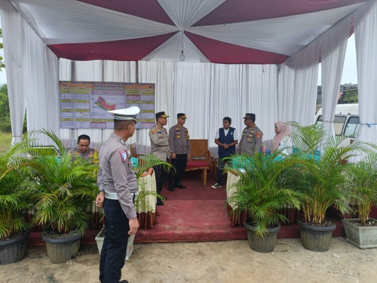 Kapolres Kuansing Pimpin Pengecekan Pos Pengamanan Natal dan Tahun Baru 2024 di Kecamatan Kuantan Mudik