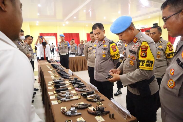 Kasi Propam Polres Kampar Gelar Apel Pemeriksaan Senpi dan Amunisi Anggota