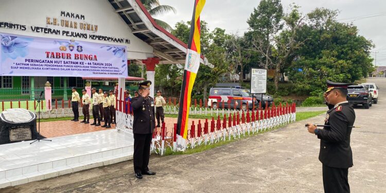 Dalam Rangka HUT Satpam ke-44″ Kapolres Kuansing Pimpin Upacara Tabur Bunga, Bakti Sosial, dan Donor Darah