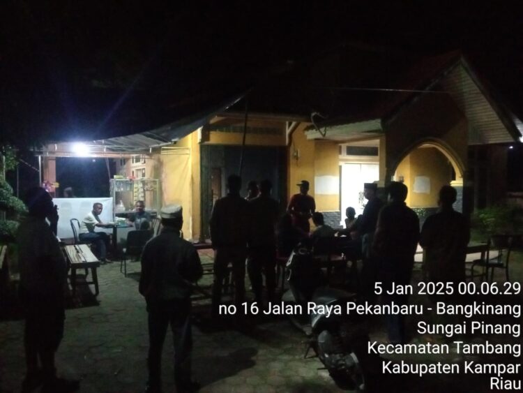 Bhabinkamtibmas dan Satpol PP Kecamatan Tambang Gerebek Warung Remang-Remang di Sungai Pinang