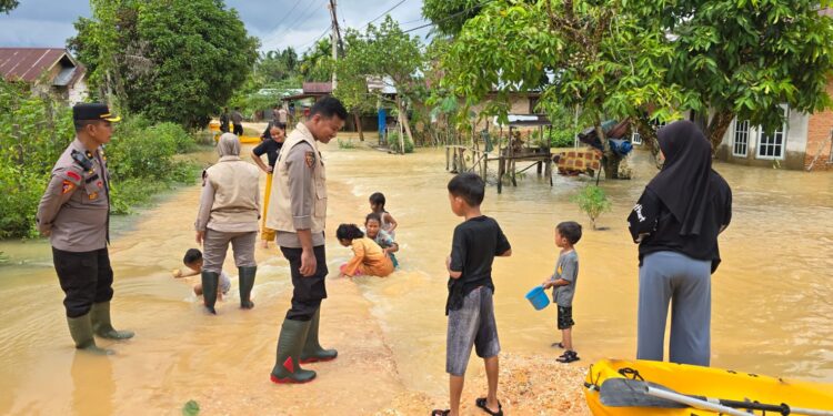 Tim Trauma Healing Polda Riau Berikan Dukungan Psikologi untuk Anak-anak Korban Banjir di Gunung Sahilan