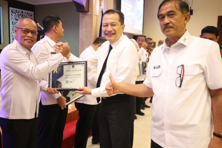 Lagi- Lagi,,!! LPKA Klas II Pekambaru Terima Penghargaan