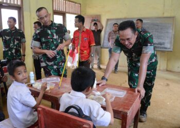 Dukung Kesejahteraan Masyarakat, Pangdam I/BB Kunjungi SDN 078481 Uluna’ai Hiligo’o di Nias