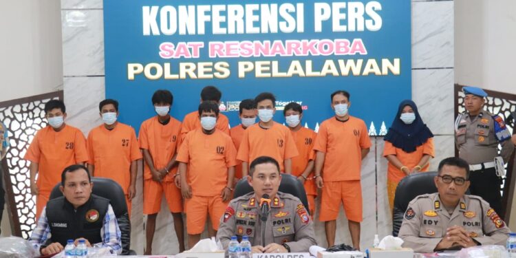 Satresnarkoba Polres Pelalawan Sikat 27 Orang Tersangka Narkoba