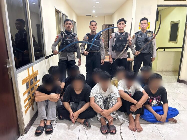 Polres Metro Jakarta Barat Gagalkan Aksi Tawuran di Grogol Petamburan, 10 Remaja dan 4 Sajam Diamankan