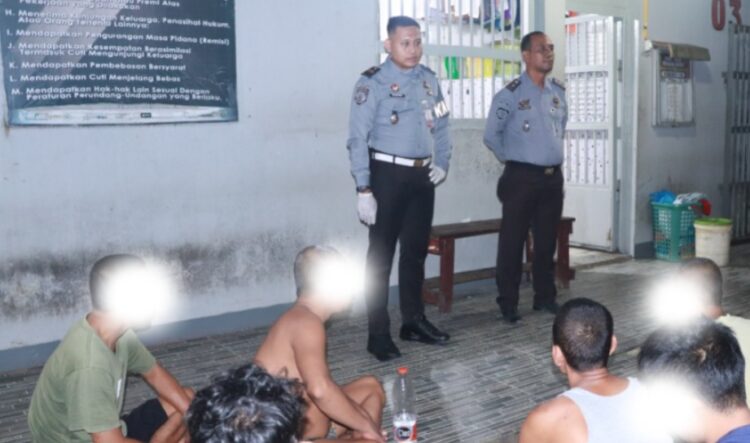 Lapas Klas II B Pasir Pangarayan Geledah Kamar Hunian Warga Binaan