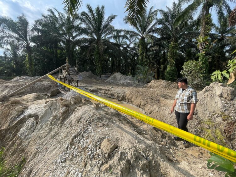 Polres Kampar Berhasil Bongkar Praktik Penambangan Ilegal di Desa Padang Luas, 3 Orang Operator dan 1 Unit Excavator Diamankan
