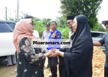 Wakil Bupati Kampar Hj Misharti Berikan Santunan kepada Korban Kebakaran di Siak Hulu