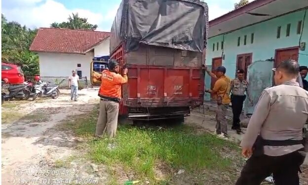 Ilegal Logging di Wilayah Hukum Polda Riau Bebas” Tiga Mobil Truk Muatan Kayu Bebas Melintas