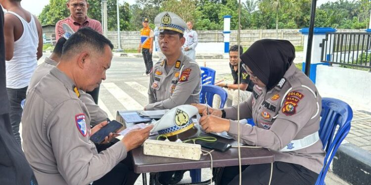 Tim Dirlantas Gabungan Lakukan Penertiban Odol di Tol Permai