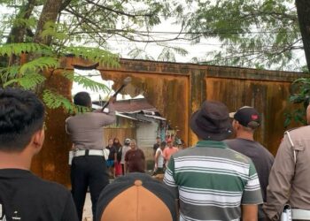 Banjir di RSDC Warga Minta Ditlantas Polda Riau Jebolkan Pagar Tembok Pembatas