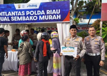 Sembako Bazar Murah Ramadhan Ditlantas Polda Riau Habis di Beli Warga