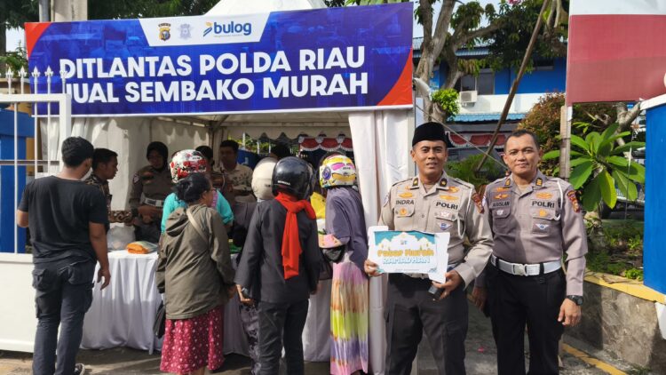 Sembako Bazar Murah Ramadhan Ditlantas Polda Riau Habis di Beli Warga