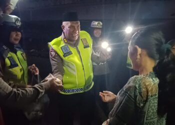 Tim Sahur ON The Road Ditlantas Polda Riau Sambangi Masyarakat di Pengungsian