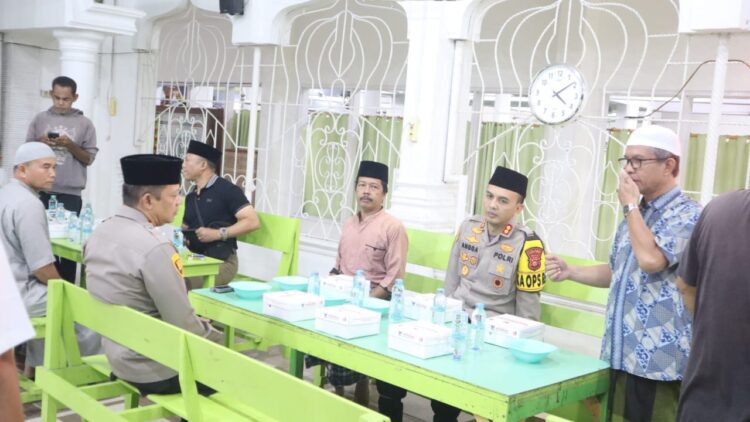 Dalam Rangka Ops Tertib Ramadhan LK 2025″ Kapolres Kuansing Sahur On The Road