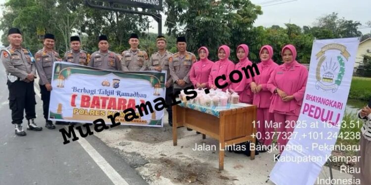 Polsek Tambang Bagi – Bagi Takjil Gratis