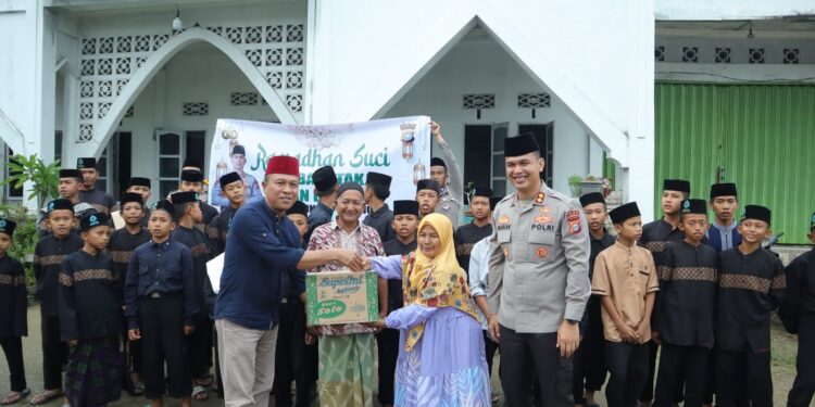 Jaga Kekompakan” Awak Media Bersama Kapolres Inhu Berikan Santuni Kepada Anak Yatim