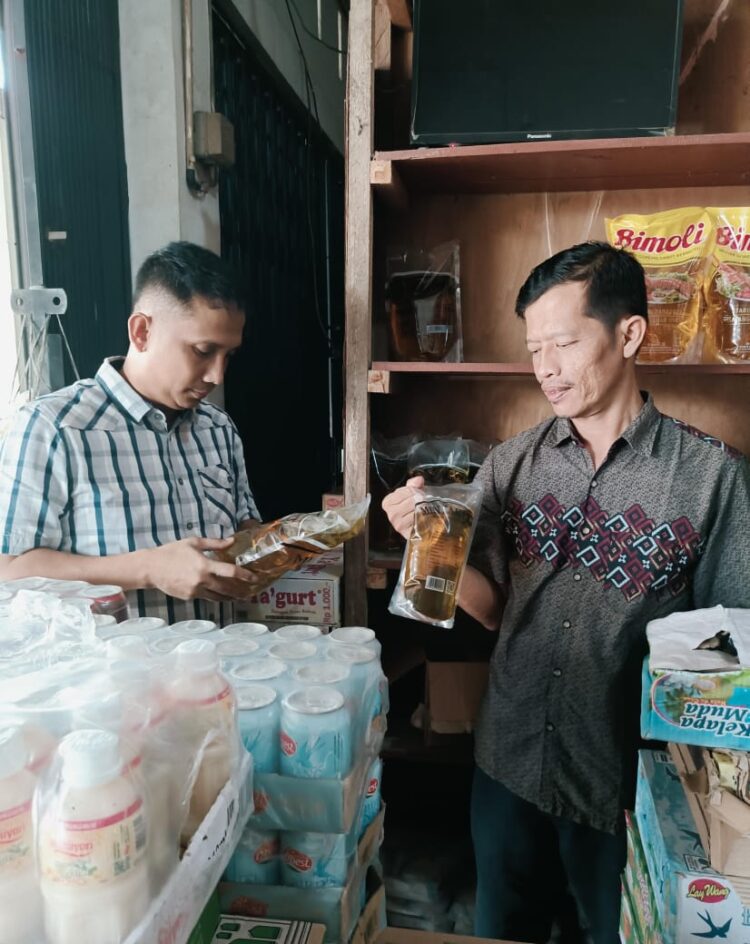 Monitoring Minyakita di Wilayah Pasir Penyu, Unit Reskrim Polsek Datangi Sejumlah Toko