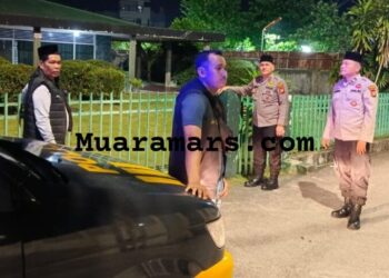 Personel Polsek Senapelan Gencar Melaksanakan Patroli keliling di Perumahan Warga Kosong Ditingal Pemudik