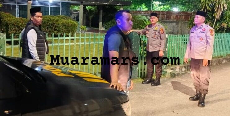 Personel Polsek Senapelan Gencar Melaksanakan Patroli keliling di Perumahan Warga Kosong Ditingal Pemudik