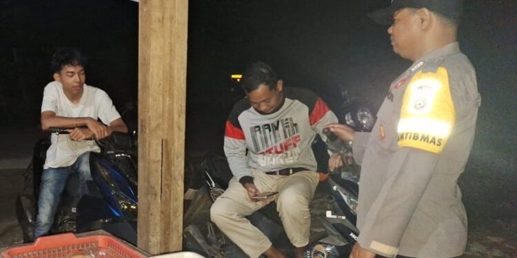 Polsek Hulu Kuantan Patroli Preventif dan Cipta Kondisi Dalam Rangka Operasi Ketupat Lancang Kuning 2025