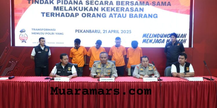 Polda Riau Tangkap Empat Debt Collector Yang Terlibat Pengrusakan dan Intimidasi