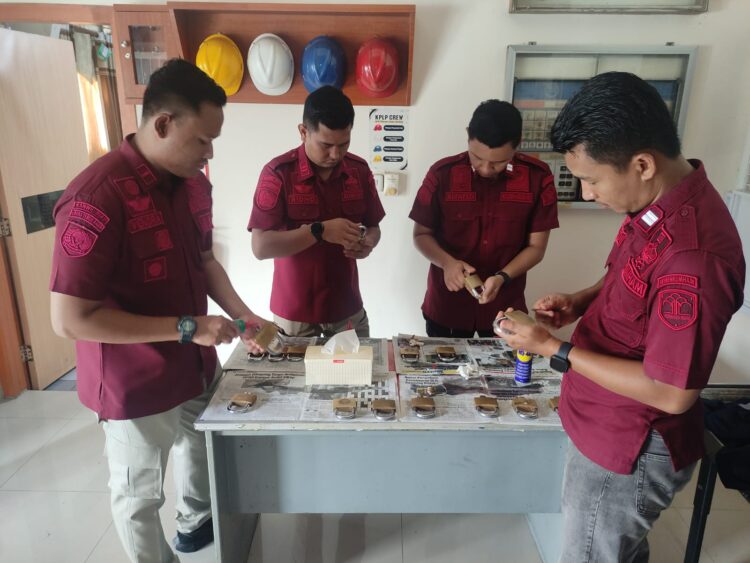 Cegah Gangguan Kamtib, Lapas Pekanbaru Lakukan Perawatan Gembok Hunian