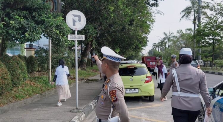 Langgar Rambu Larangan Parkir di Pekanbaru, Puluhan Kendaraan Ditilang