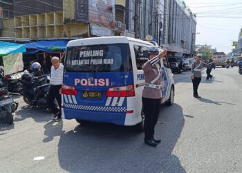 Tim Penling Ditlantas Polda Riau Edukasi Masyarakat dan Pedagang Pasar Pagi Soal Tertib Berlalu Lintas