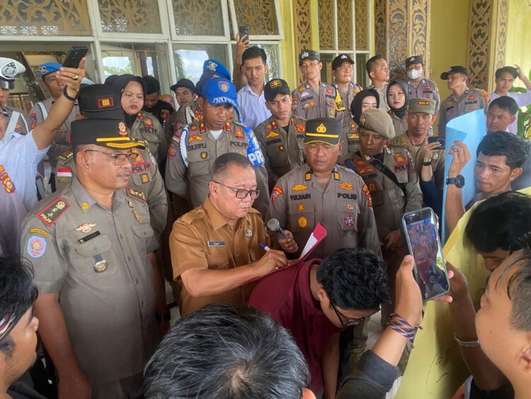 Dukung Satgas PKH dan Penegakan Hukum di Kawasan Konservasi TNTN” Mahasiswa dan Masyarakat Aksi Damai