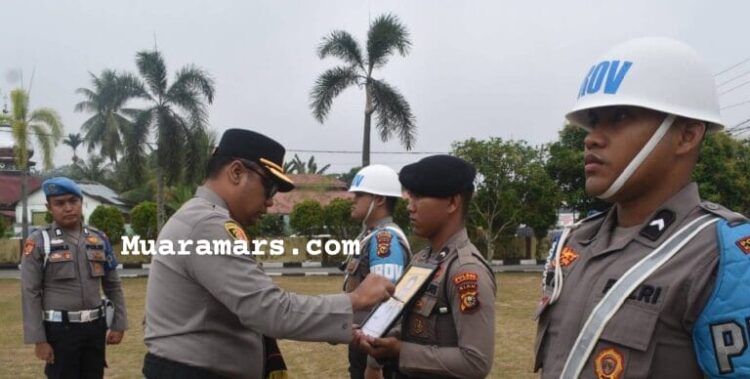Kapolres Kampar Pimpin Upacara PTDH Anggota Nakal Bripka Helmi Kasdi