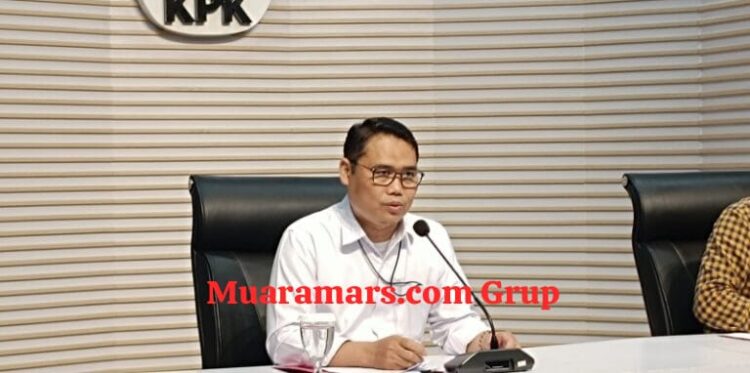 KPK Tetapkan Dua Tersangka Kasus Penerima Gratifikasi, TPPU, OJK, CSR dan BI, Dugaan”, Gubri Abdul Wahid ikut Dalam Lingkaran Penerima