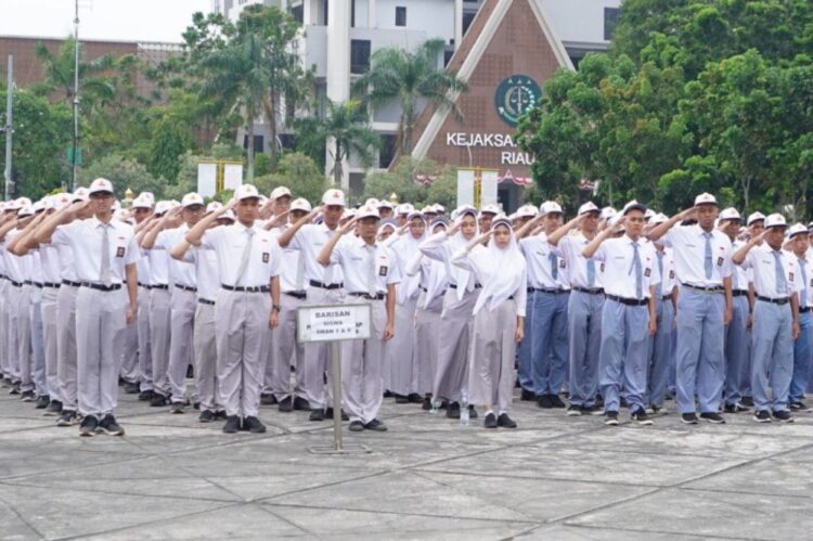 Kepala Sekolah SMAN 5 Tapung Ngamuk Sama Guru”, dugaan Jual Seragam dan Bangku Sekolah Memicuh Korupsi