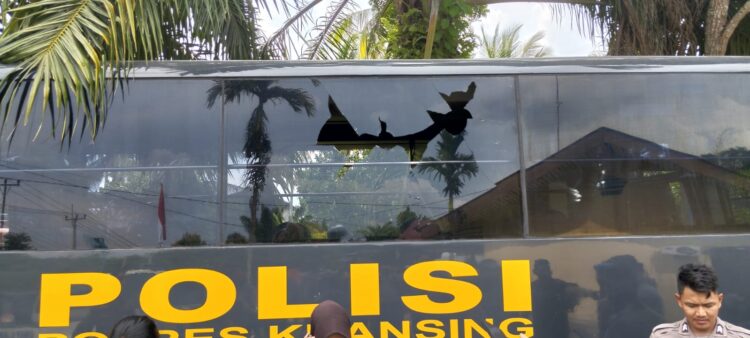 Penertiban PETI di Cerenti Ricuh, Tiga Unit Mobil Kapolres Kuansing di Rusak Warga