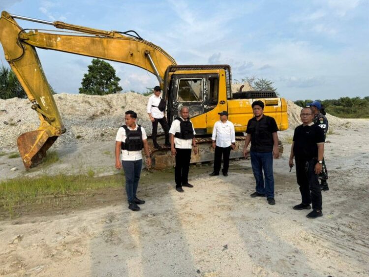 Kali ini Tambang Ilegal di Tindak Tim Polres Kampar dan Intel Kodim 0313/KPR di Kelurahan Pasir Sialang Kec Bangkinang