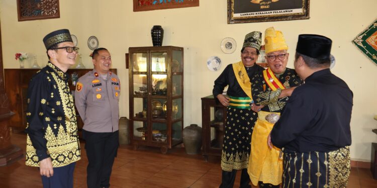 Waka Polres Pelalawan A Rahmat Hadiri Lawatan Adat dan Budaya ke LAMR Kabupaten Pelalawan (Istana Sayap)