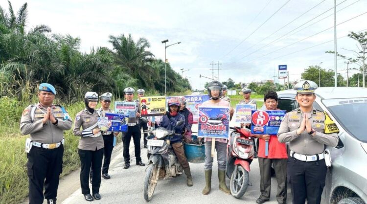 Ops Zebra 2025″ Satlantas Polres Siak Sebar Leaflet & Stiker, Kasa Lantas