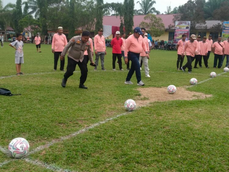 Toernamen Sepakbola Gala Desa Parit Baru Cup Ke-3 2025 Se Kabupaten Kampar, Di Supor Ninik Mamak Kenegrian Terantang Resmi Dibuka