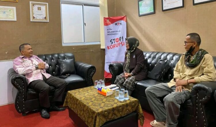 Kepala Departemen Sejarah FIS UNP Padang Kunjungan ke Desa Pulau Godang