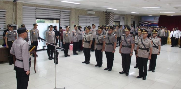 Polresta Pekanbaru Sertijab Sejumblah PJU Kasat Intel dan Kapolsek