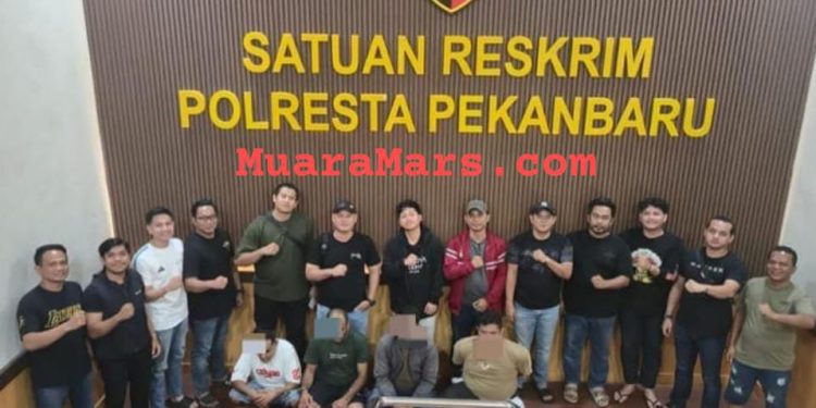 Tarik Kenderaan Nasabah dengan Sadis di Warung Kopi”, 4 Orang Debt Collektor berinisial AD, DO, DA, dan HS, Ditangkap Polisi