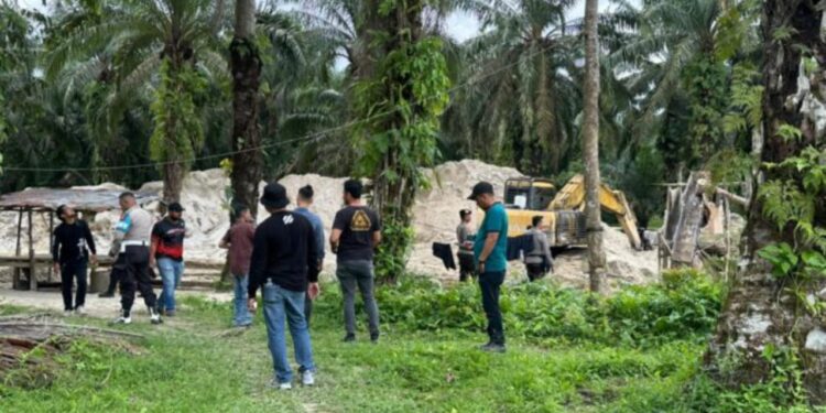 Polisi Gabungan Bubarkan 3 Lokasi Ilegal Mining Di desa Kualu dan Parit Baru Garis Police Line Dipasang, Tempat Galian C Dibongkar